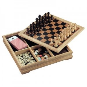 7 משחקים בקופסאת עץ מהודרת    31x31 ס"מ